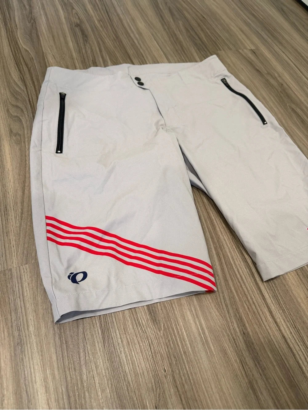USA Triathlon Pearl Izumi Light Gray Athletic Shorts with Red Accents - Size L